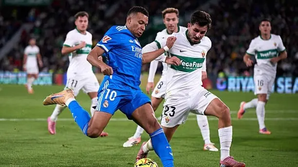 Real Madrid chia điểm trước Elche